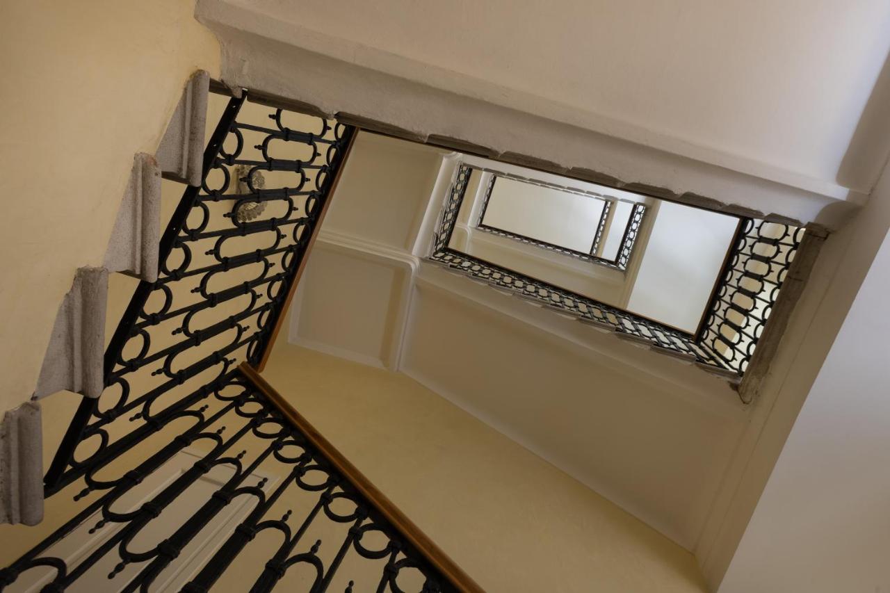 Suite Saba, Stile E Parcheggio In Centro A Trieste Luaran gambar